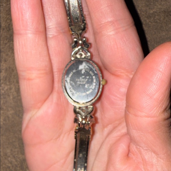 Vintage Jacklyn Smith Gold-tone Women's Crystal Accent Oval Watch Bracelet watch - Picture 7 of 7